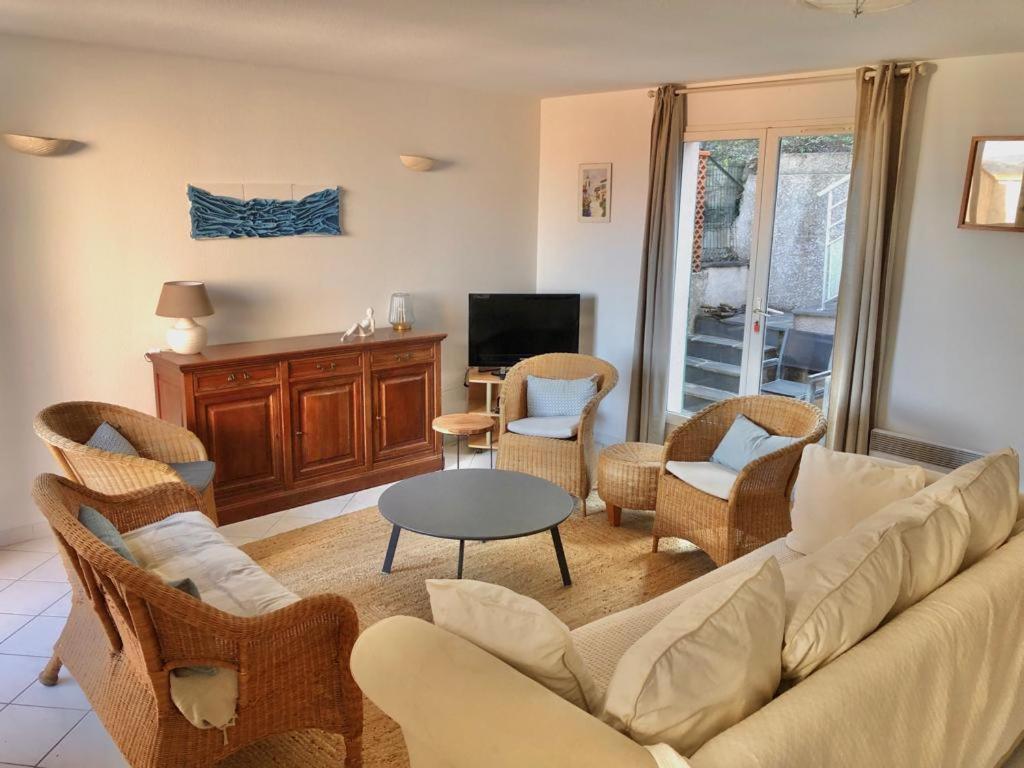 Villa Llum I Mar: Beachside 3-Bedroom Retreat in Banyuls-sur-Mer Exterior photo